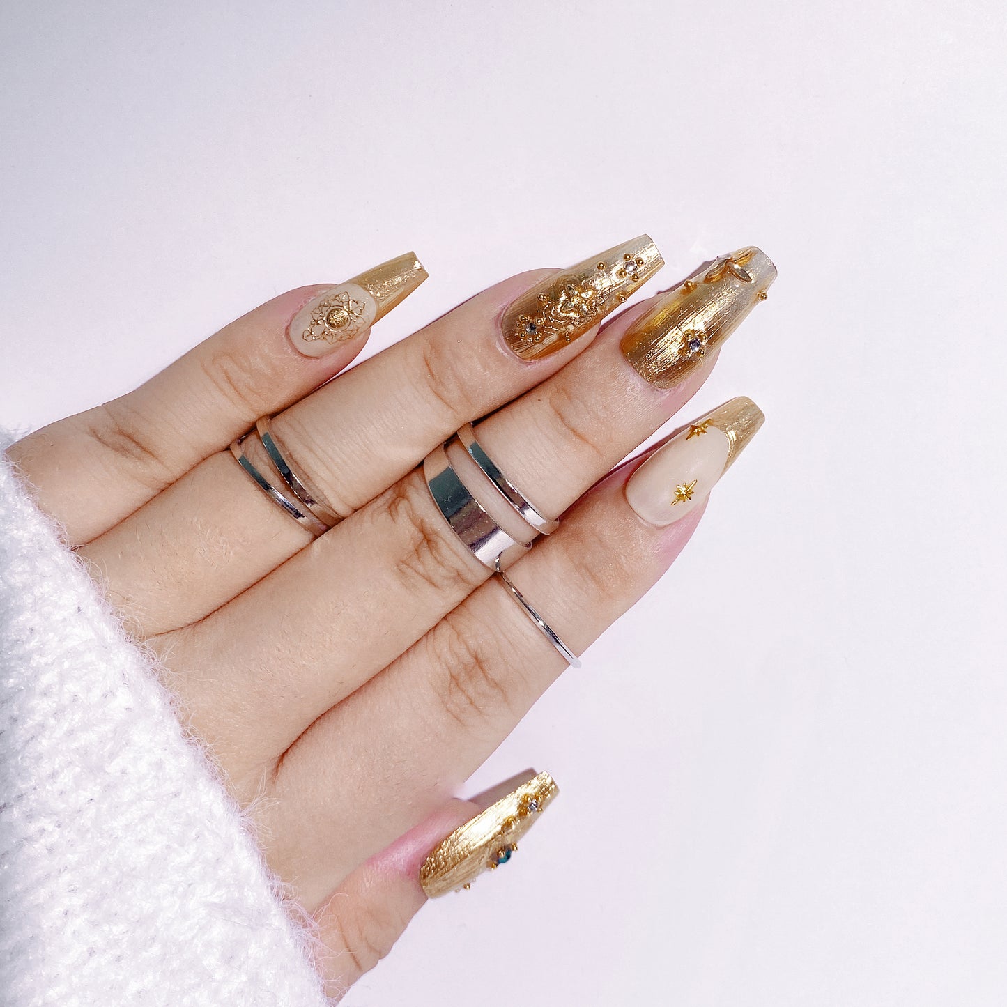 Buccellati customized press-on nails