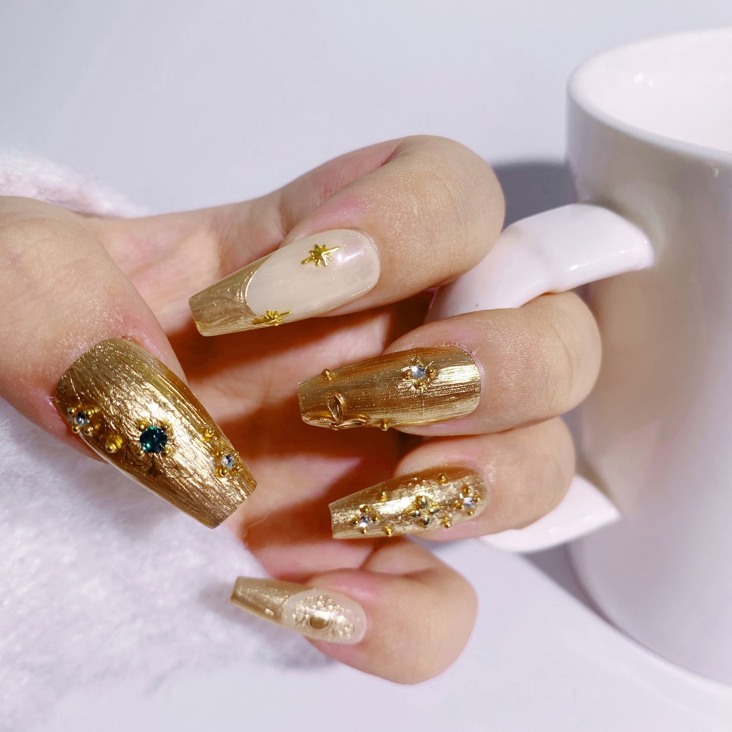 Buccellati customized press-on nails